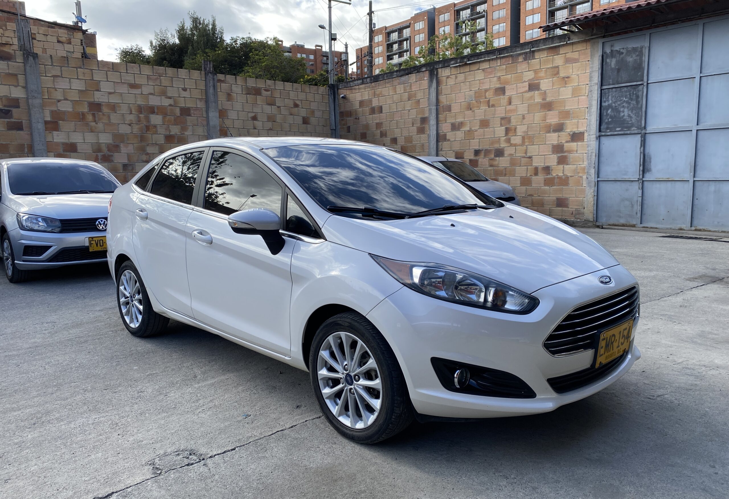 Ford Fiesta Sportback Sedan Titanium 1.6 MT