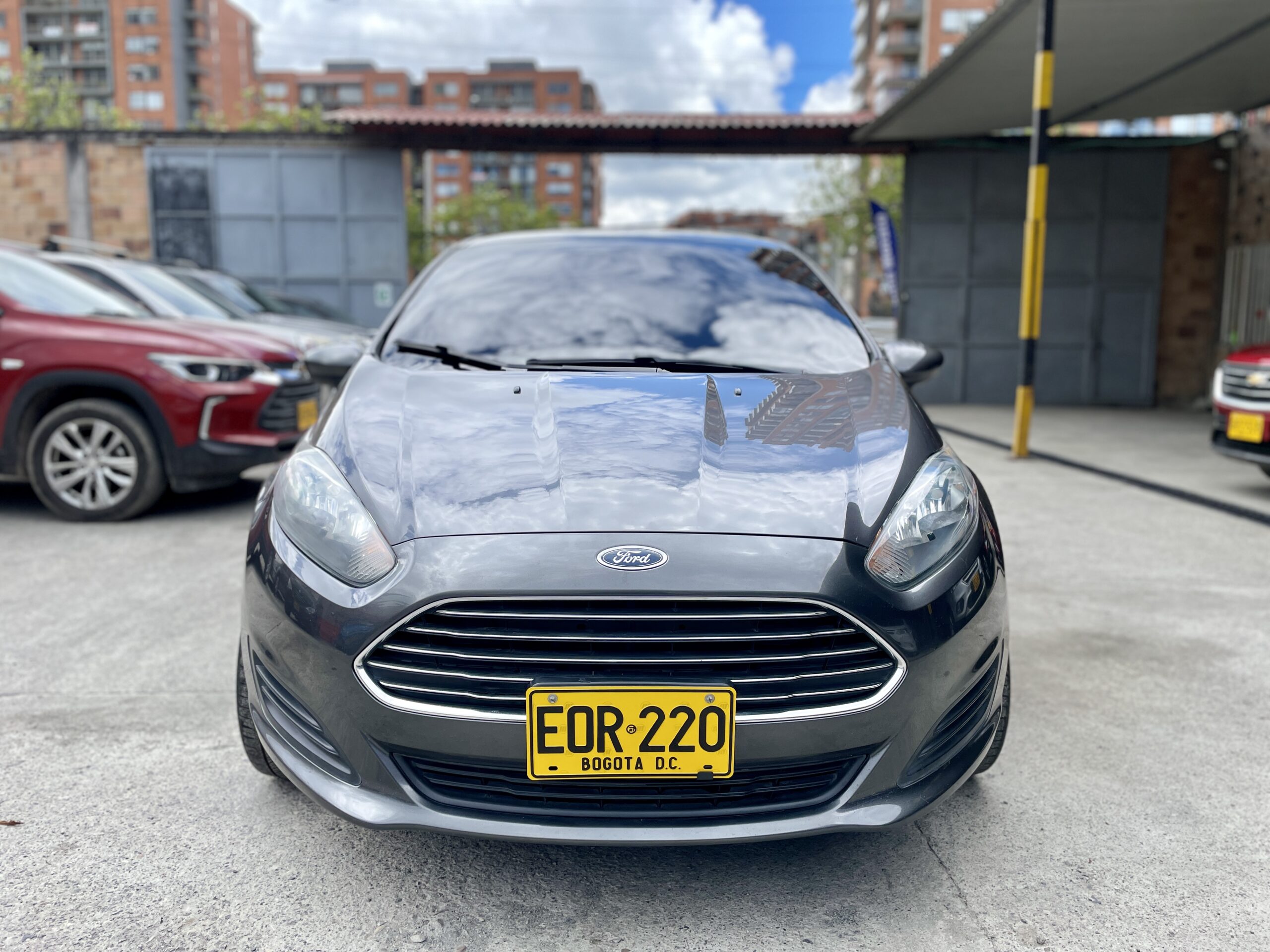 Ford Fiesta SE Sedan 1.6 MT