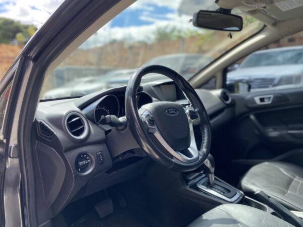 Ford Fiesta 2015 Titanium - Image 14