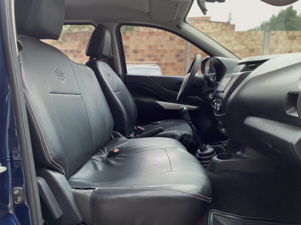 Nissan Frontier NP300 2021 MT - Image 11