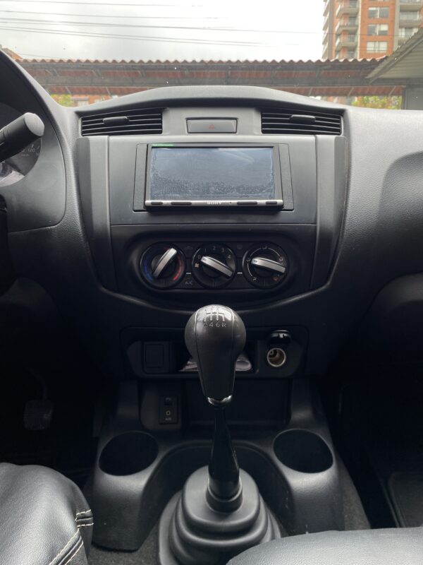 Nissan Frontier NP300 2021 MT - Image 14