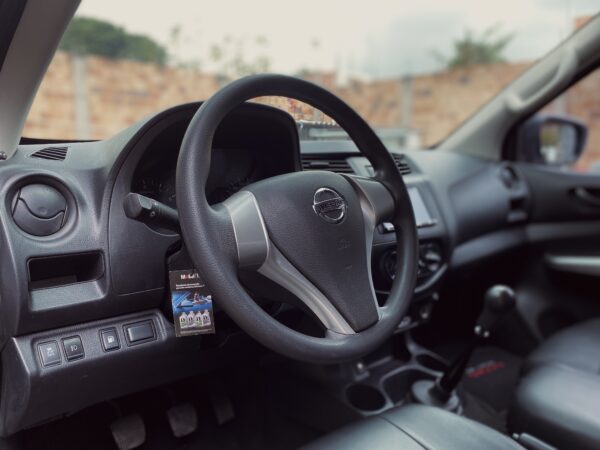 Nissan Frontier NP300 2021 MT - Image 17