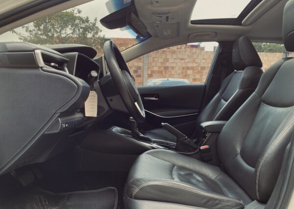 Toyota Corolla 2020 Híbrido SE-G - Image 15