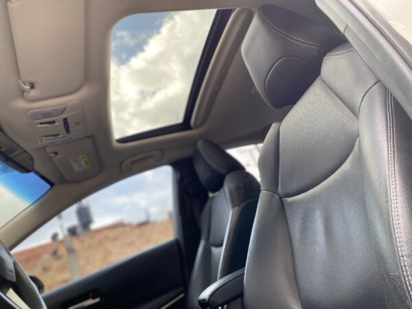 Toyota Corolla 2020 Híbrido SE-G - Image 17