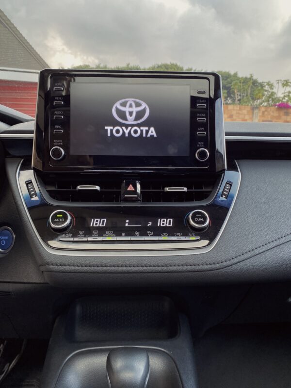 Toyota Corolla 2020 Híbrido SE-G - Image 19