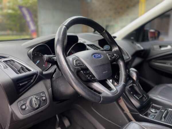 Ford Escape 2017 Titanium 4WD - Image 9