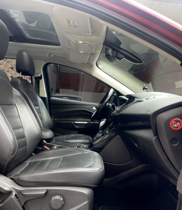 Ford Escape 2017 Titanium 4WD - Image 14