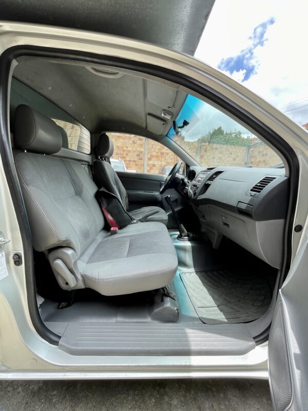 Toyota Hilux 2007 Furgón - Image 10