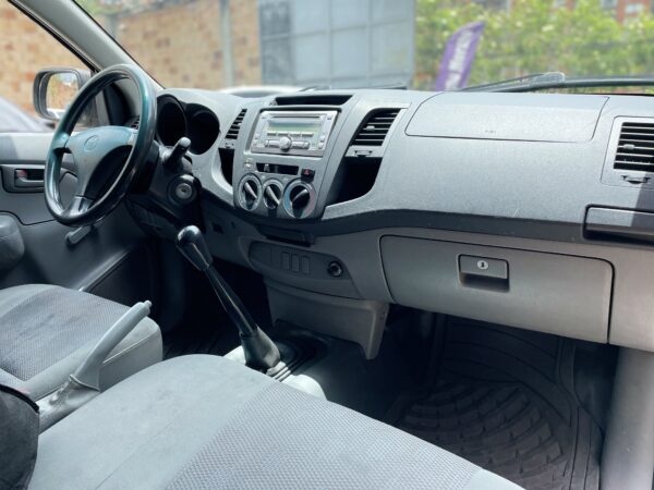 Toyota Hilux 2007 Furgón - Image 9
