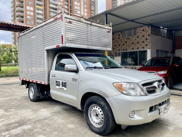 Toyota Hilux 2007 Furgón - Image 3