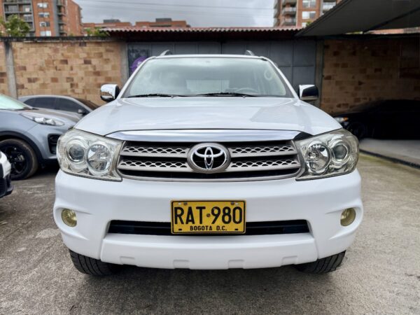 Toyota Fortuner 2010 2.7 - Image 2