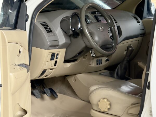 Toyota Fortuner 2010 2.7 - Image 10