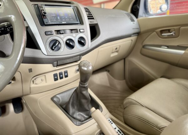 Toyota Fortuner 2010 2.7 - Image 13