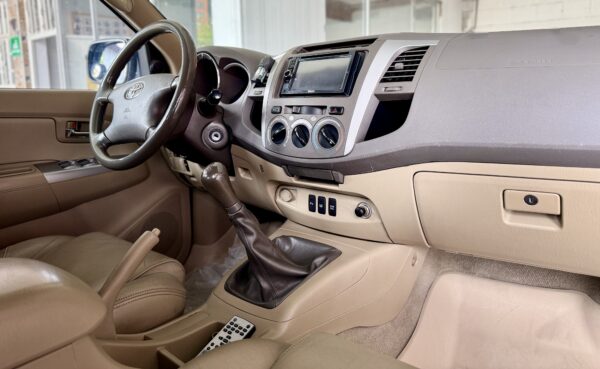 Toyota Fortuner 2010 2.7 - Image 16