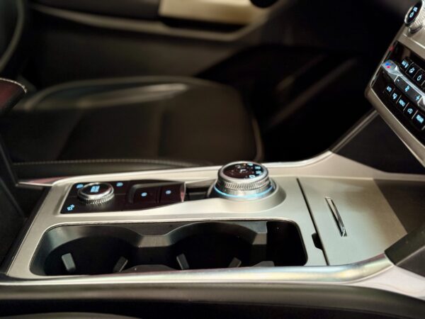 Ford Explorer 2.3l - Image 11
