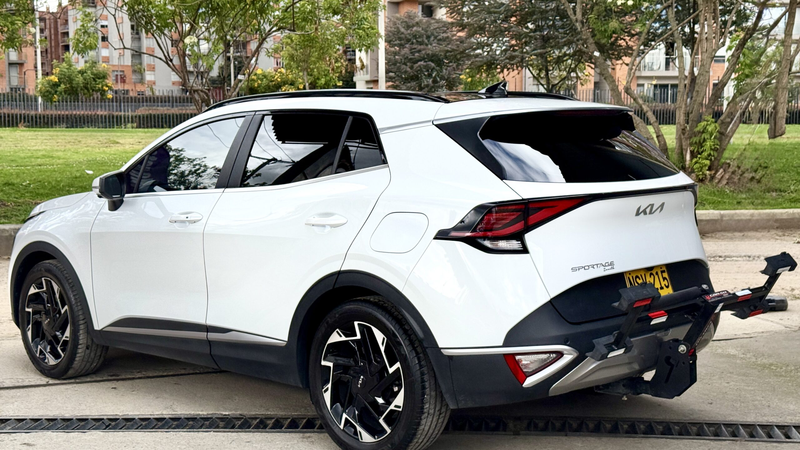 Kia Sportage 2.0 Zenith At 4X2 - Image 6