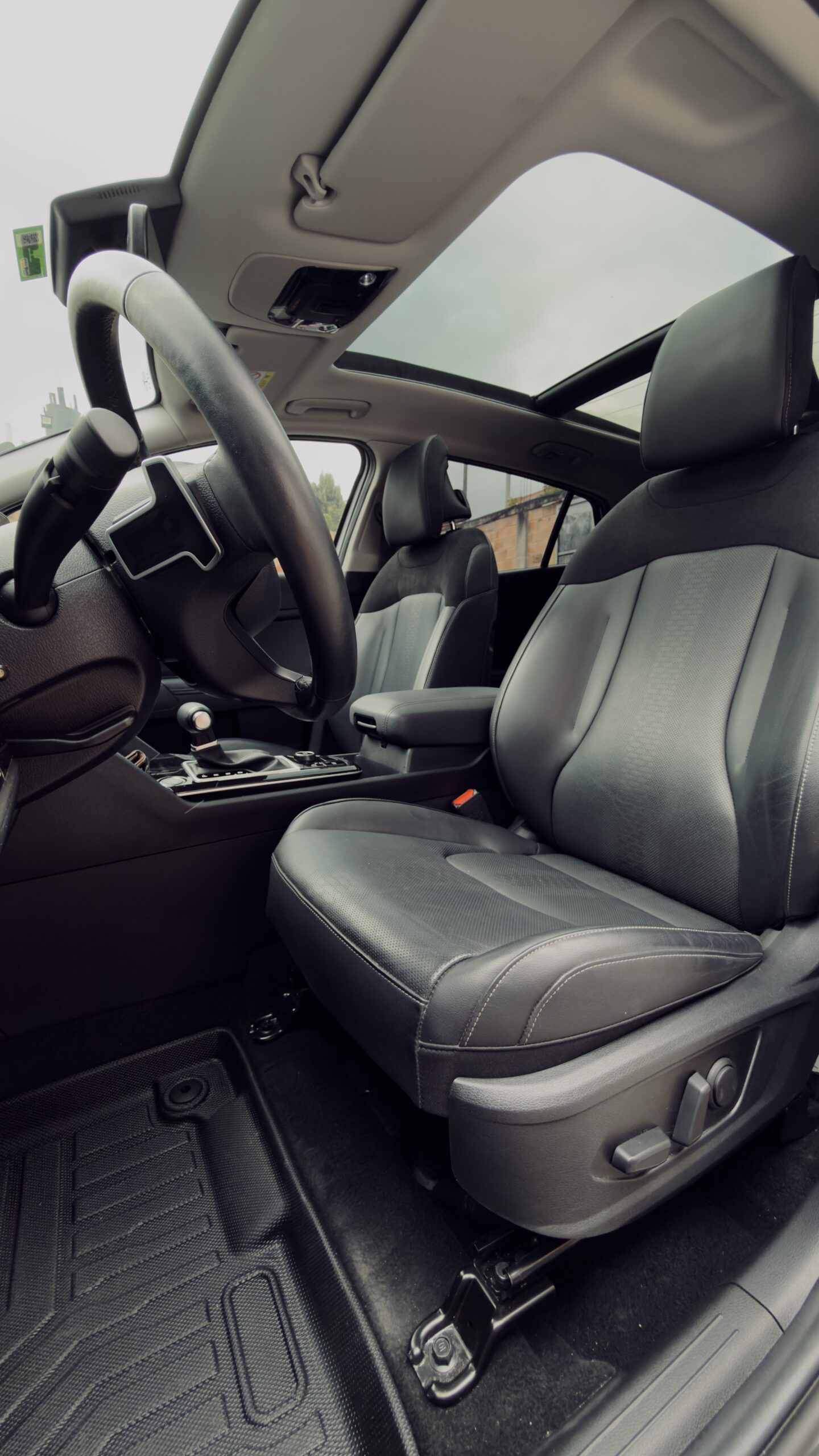 Kia Sportage 2.0 Zenith At 4X2 - Image 9