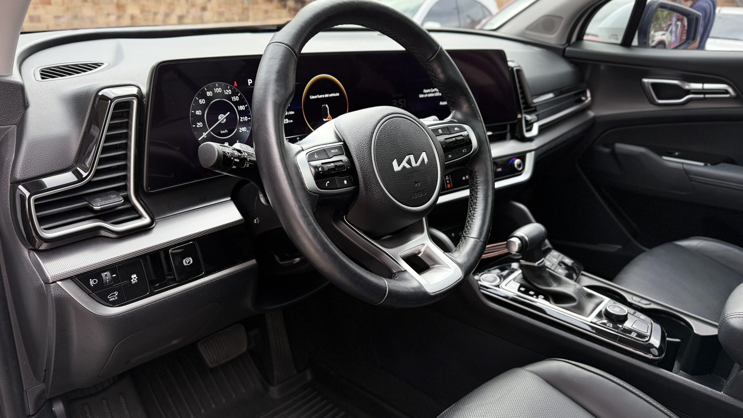 Kia Sportage 2.0 Zenith At 4X2 - Image 11