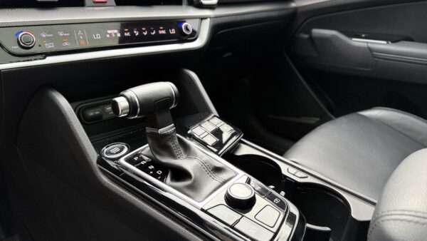 Kia Sportage 2.0 Zenith At 4X2 - Image 12