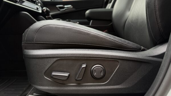 Kia Sportage 2.0 Zenith At 4X2 - Image 14