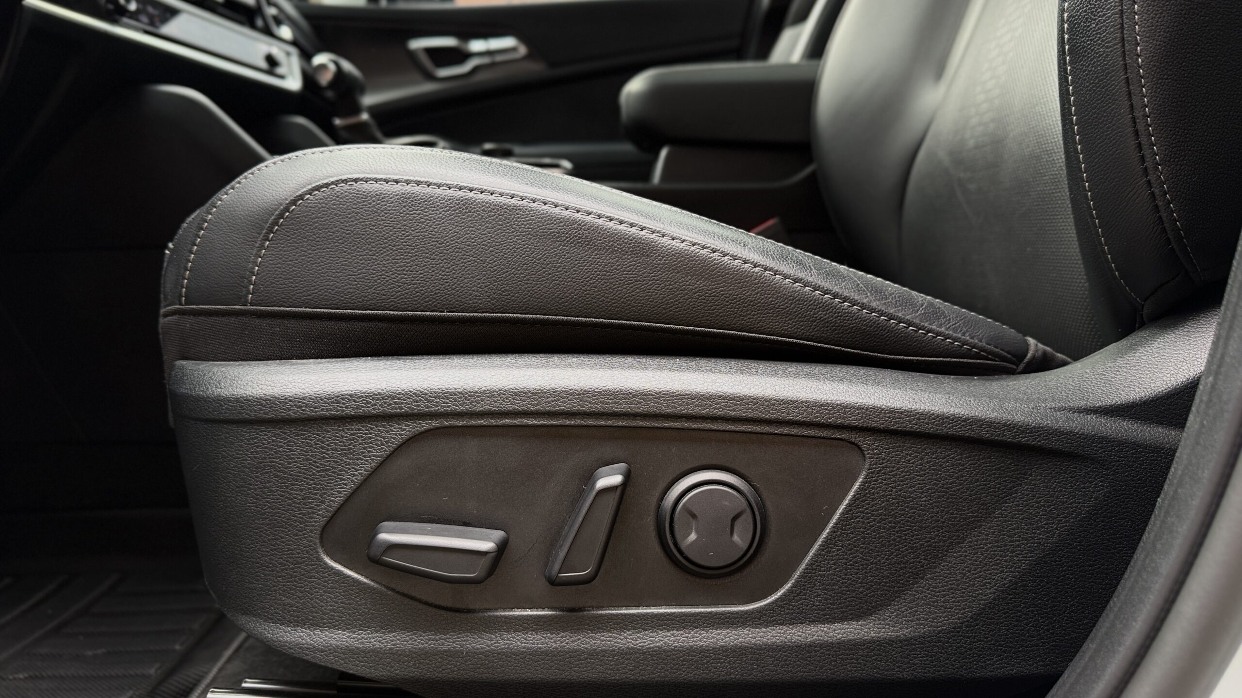 Kia Sportage 2.0 Zenith At 4X2 - Image 14