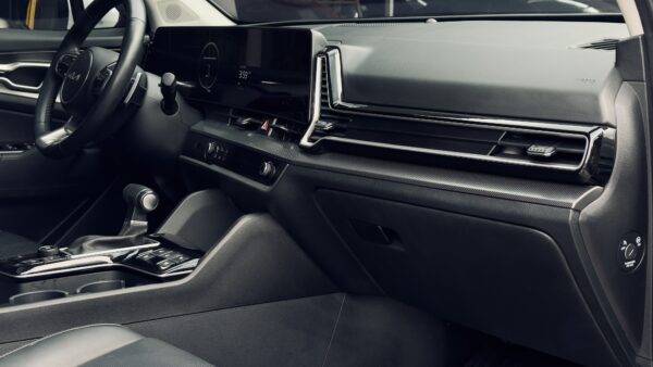 Kia Sportage 2.0 Zenith At 4X2 - Image 17