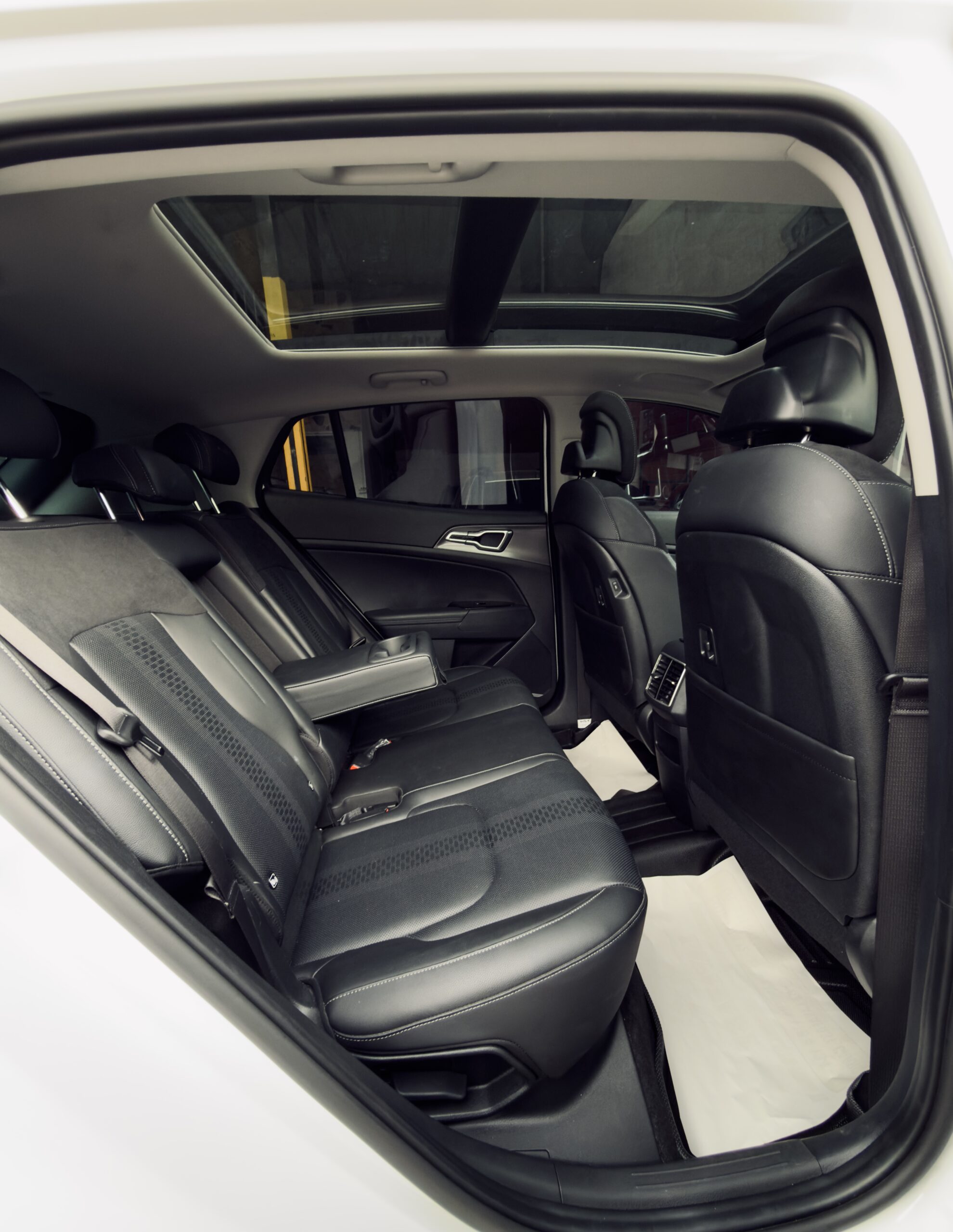 Kia Sportage 2.0 Zenith At 4X2 - Image 19