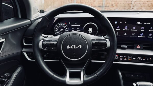 Kia Sportage 2.0 Zenith At 4X2 - Image 22