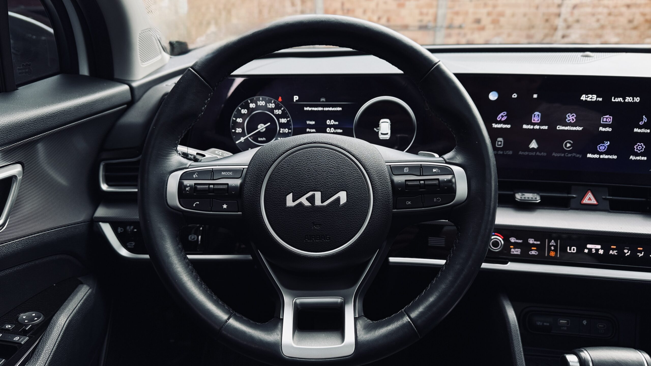 Kia Sportage 2.0 Zenith At 4X2 - Image 22