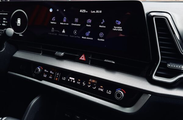 Kia Sportage 2.0 Zenith At 4X2 - Image 23