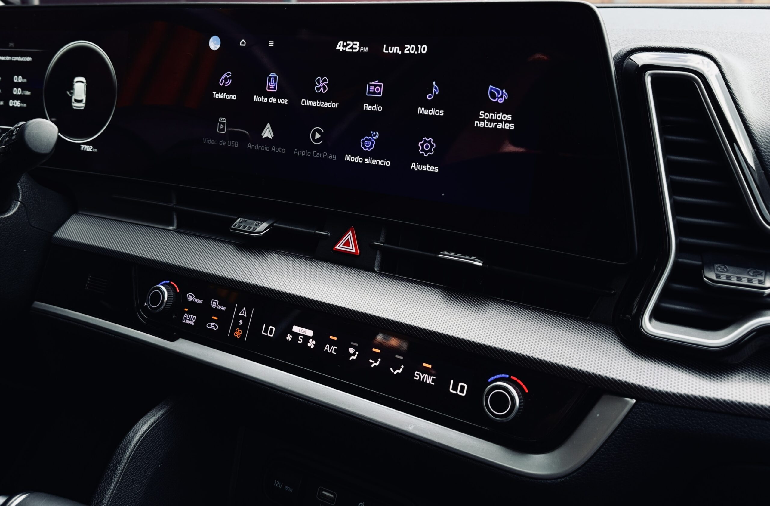 Kia Sportage 2.0 Zenith At 4X2 - Image 23